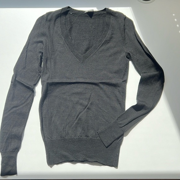 Club Monaco V-neck Sweater 100% Merino Wool - Picture 1 of 4